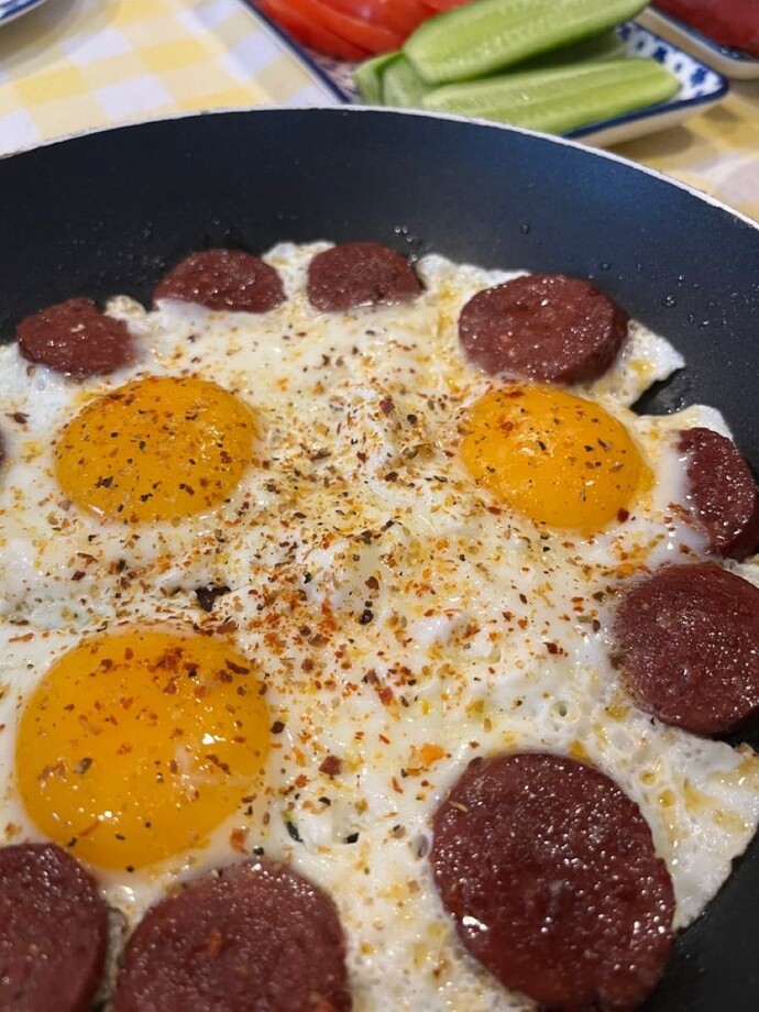 Haşlanmış yumurta mı sucuklu yumurta mı?