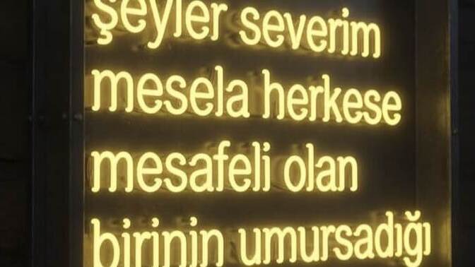 Sevgilimiz arabayla giderken bir kız geçsin diye durduğunda kıskanmamız biraz fazla mı?