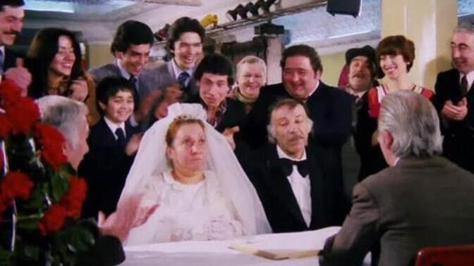 Bizim milletimiz neden mutluluğunu etrafa rahatsızlık vererek gösteriyor 🤔?