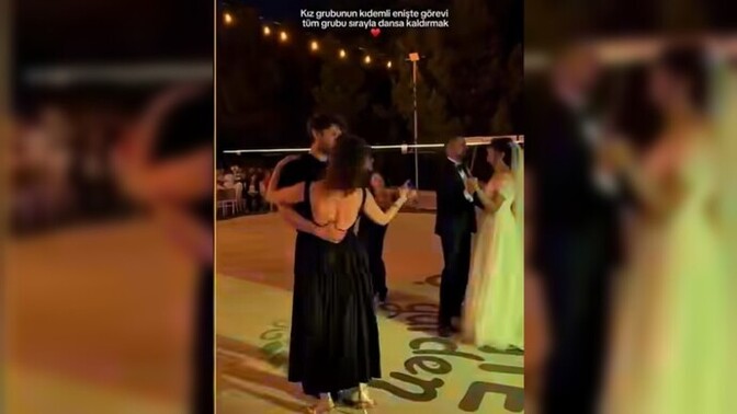 Düğünlerde yalnız olan arkadaşlarına, dansta eşinin eşlik ettiğini söyledi tepkiler gecikmedi. Peki siz bunu yapar mıydınız?