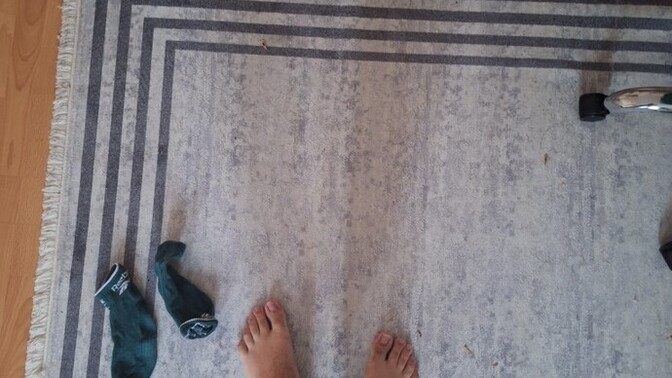 Baldızlara misafirliğe giderken çorap giymek mi daha iyi çorapsız mı?