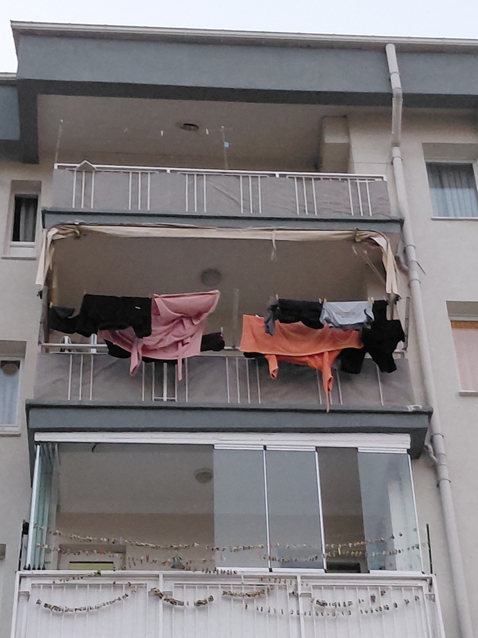 Yaşadıgım ev cok fakir duruyor dime utaniyorum?