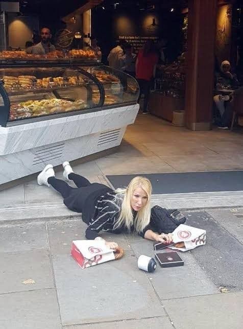 Geçmiş olsun Çorap Kadını🥹