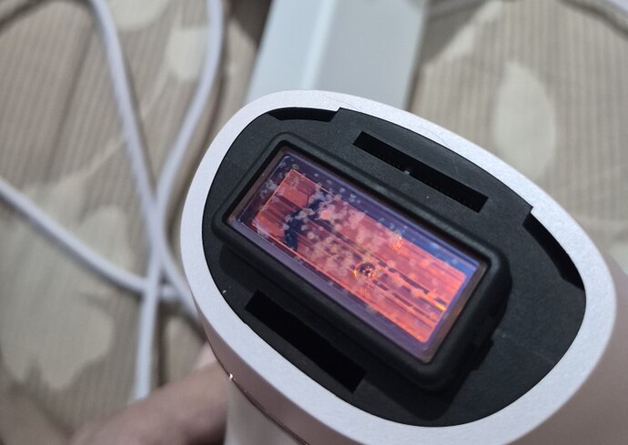 Philips IPL cihaz camındaki izler normal mi, yoksa servise mi götürmeliyim?