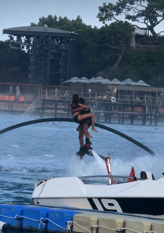 Eşinizin veya sevgilinizin flyboard spin hareketi yapması sizi kıskandırır mı?