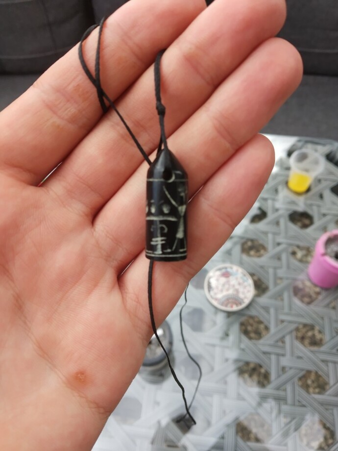 Bu nedir bilen var mı yapay zeka muska veya tılsım diyor?