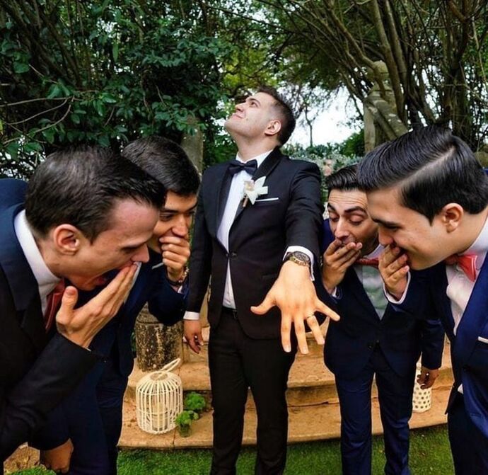 Evlilik hazırlığı yaptığınızı düşünün 🤍🖤💍 Düğünde hangi şarkı olmazsa olmaz sizin için? 🎶