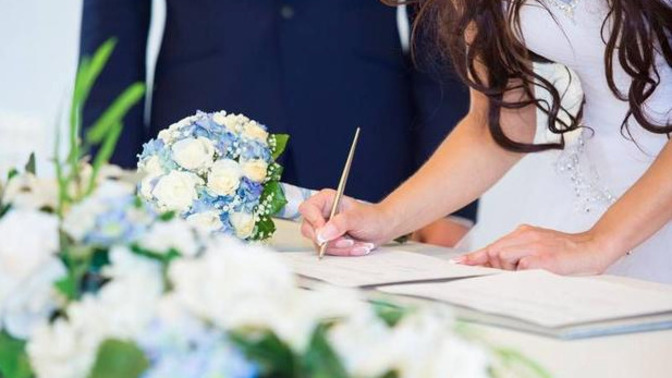 Senle tanışmadan önce Allaha "nasibimi, evleneceğim kişiyi rüyamda göster" diye dua ettim, seni gördüm diyen erkek yalan mıdır?
