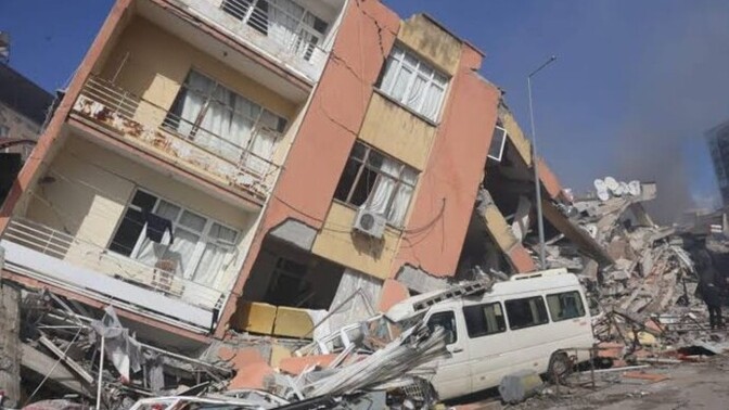 Deprem de binaların evlerin yıkılmasında asıl suçlu kim sizce?