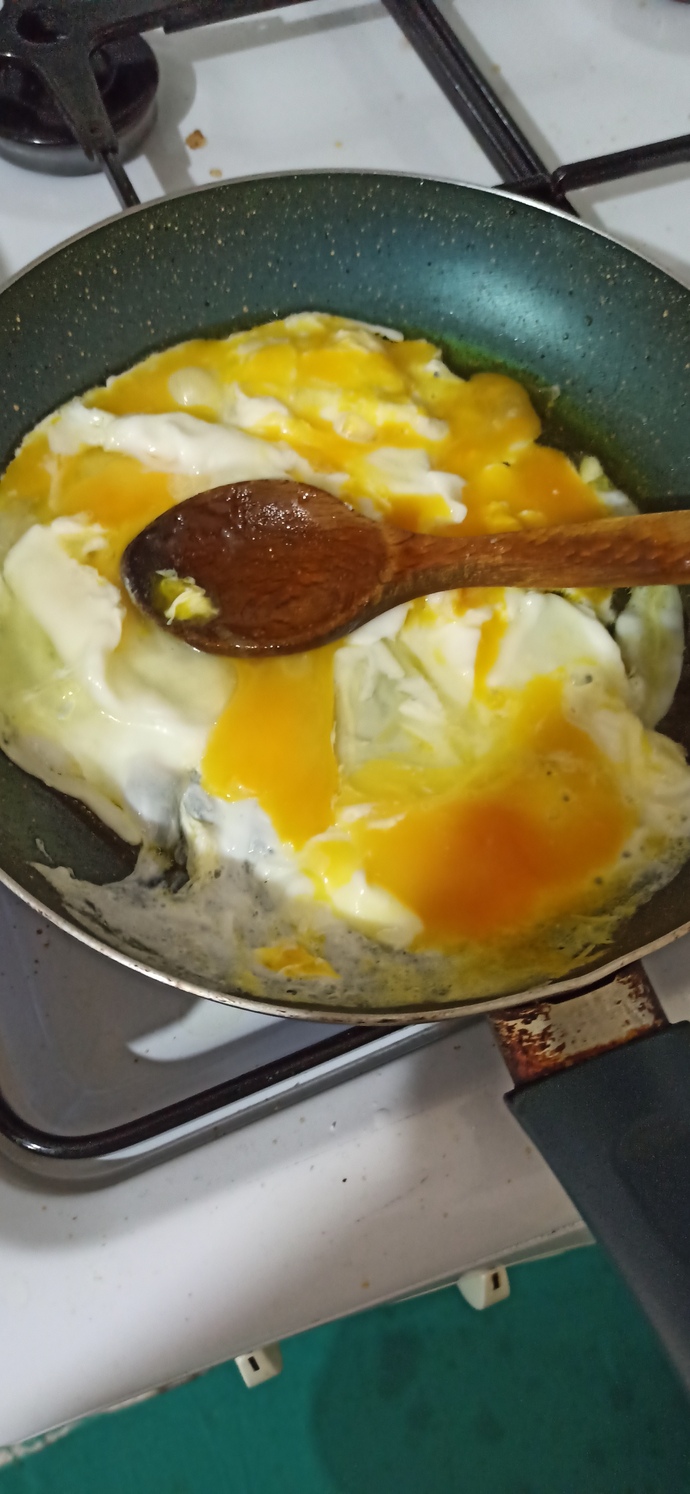 Sucuklu yumurta mı sahanda yumurta mı?