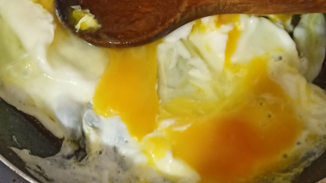 Sucuklu yumurta mı sahanda yumurta mı?