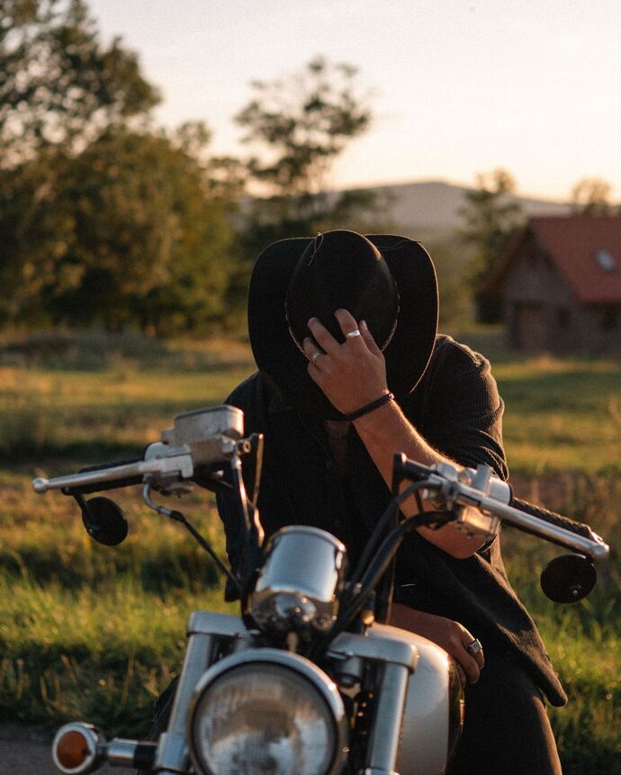 Motorcu erkeklerden çok hoşlanmam normal mi?