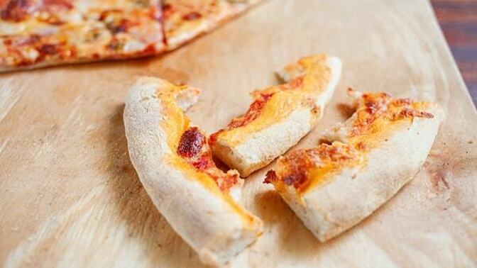 Pizzanın kenarlarını yiyor musunuz?