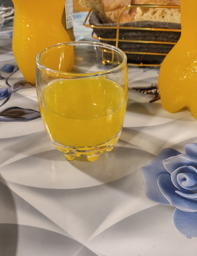 Zengin flörtüm meyve suyu yerine sarı kola içtiğim için beni çok zekiiii buluyor sizce haklı mı?