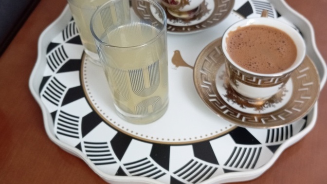 Tüm işler bitince gündüz kahve içmek nasıldır?