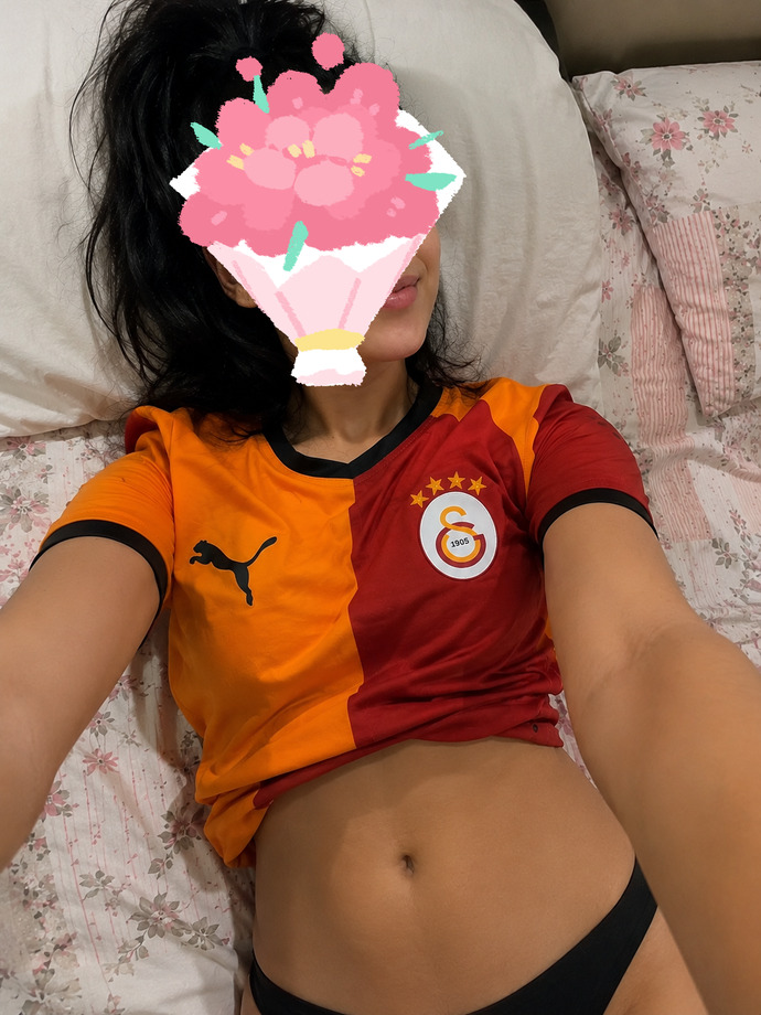 Iyi geceler göbek deligim guzel mi sizce?