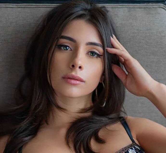 Kadın çok güzel değil mi?