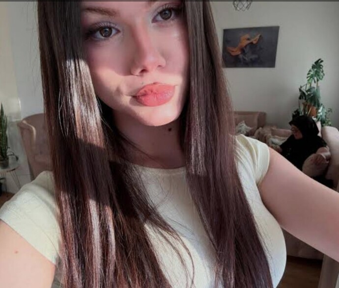 Sizce Ayda Belenoğlu mu, Mika Raun mu daha güzel?