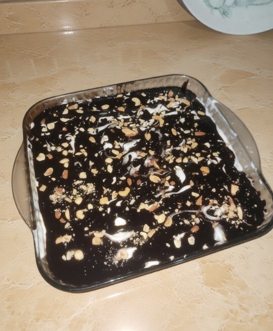 Gecenin bu saatinde adını bilmediğim kafadan atıp yaptığım tatlının tadına bakmak ister misiniz 😋?