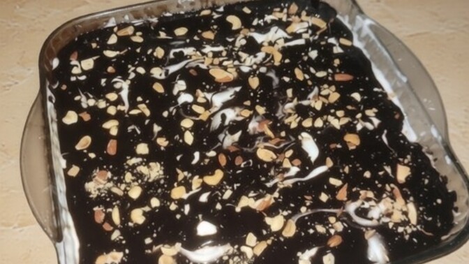 Gecenin bu saatinde adını bilmediğim kafadan atıp yaptığım tatlının tadına bakmak ister misiniz 😋?