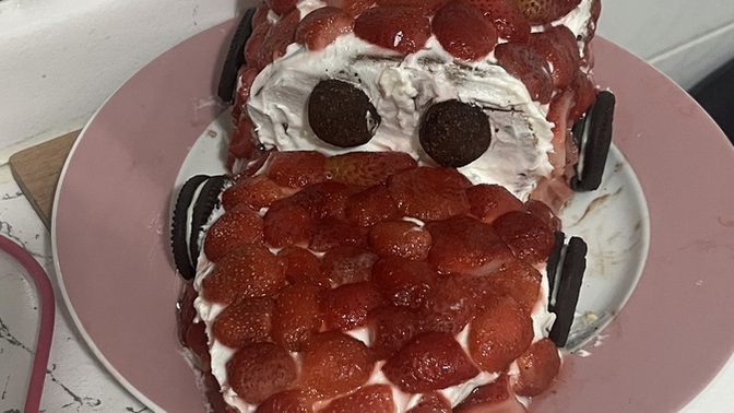 Sevgilime Şimşek McQueenli pasta yaptım çok kötü oldu, sizce yarın hediye etmeli miyim?