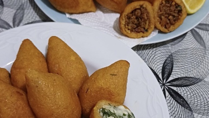İçli köfteyi etli mi seversin yoksa peynirli mi?