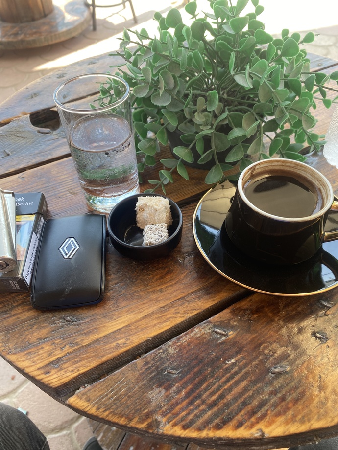 Araba yolculuğunda yüksek ses müzik mi daha keyifli yoksa sessizlik mi?