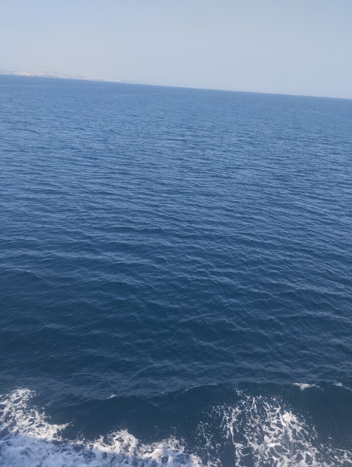 Denizi izlemek, tuz ve yosun kokusu, dalga sesi sizce de ayrı bir huzur değil mi?