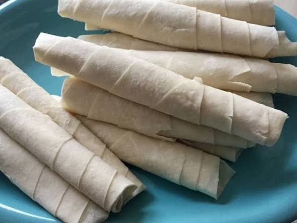 Günaydın, sizce de pişmemiş böreğin tadı ayrı bir güzel değil mi?
