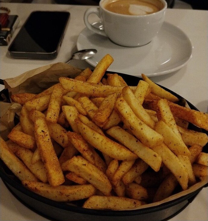 Gizli kalmasın dedim patates bence dünyanın en güzel șeyi , katılıyor musunuz?