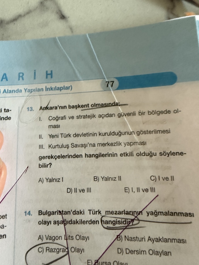 Tarihe kafası basmayan bir tek ben miyim?