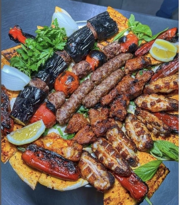 Bu karışık kebabı bitirebilir misin?