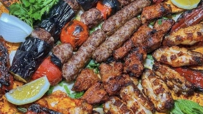Bu karışık kebabı bitirebilir misin?