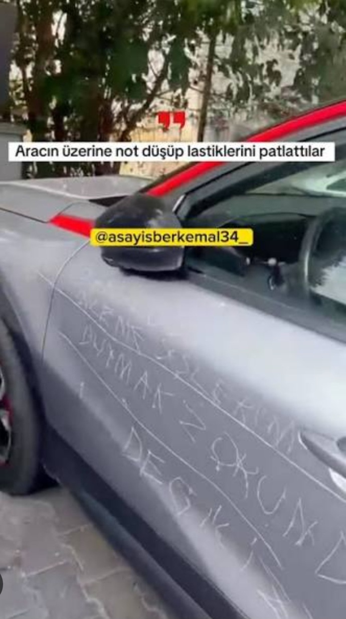 Gece evinden inleme sesi geliyor diye aracını çizdiler. Sizin de seslerinden rahatsız olduğunuz komşularınız var mı?