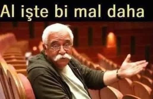 Sınıfta ön planda bir kızım. kendi halinde, iki sessiz erkeğin sürekli bana baktığını hayal mi görüyorum, bu mantıksız değil mi?