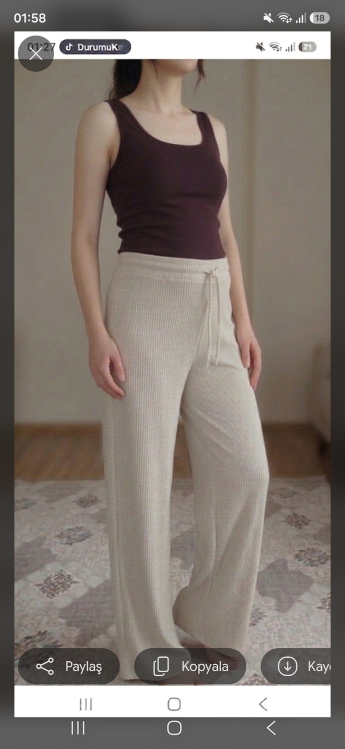 Spor salonunda eşofmanı göbeğin ortasına kadar çekmek kötü mü durur, göbek saklanır mı?