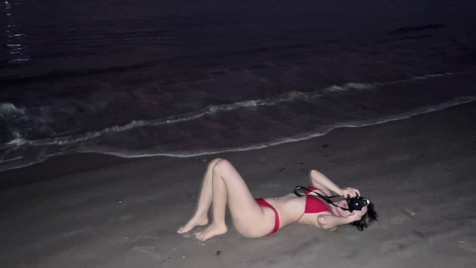 Benim gibi gece denize kim giriyor?