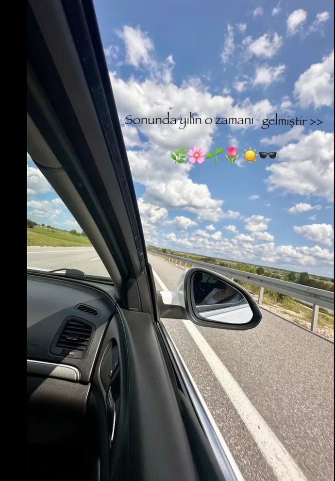 Sonunda yola çıktık:) Fonda hangi şarkı çalmalı ve bu tatil bize nasıl gelsin?:)?