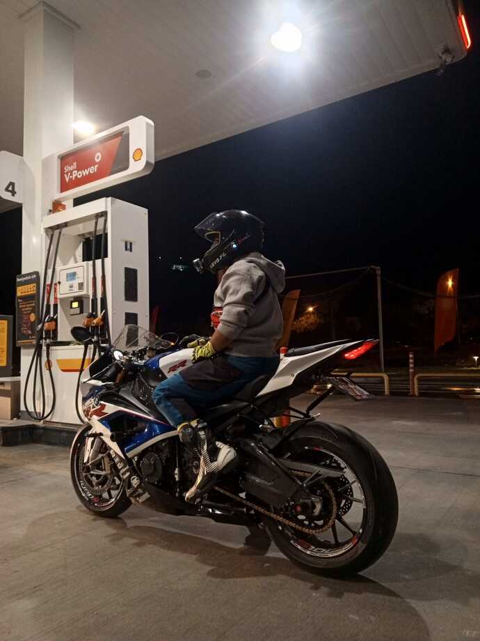 Doğum günümde kendime BMW S1000RR aldım, sizce nasıl bir seçim oldu?