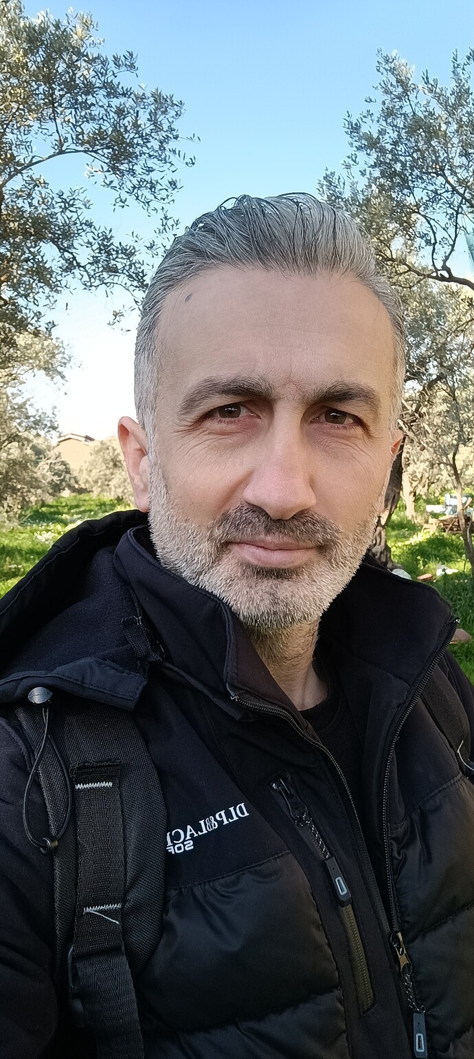 AI, makyaj, filtre + shop kullanıp, şlak diye foto çekip cesurca sosyal medyaya, arkadaşına atan insanları neden ezikliyorsunuz?