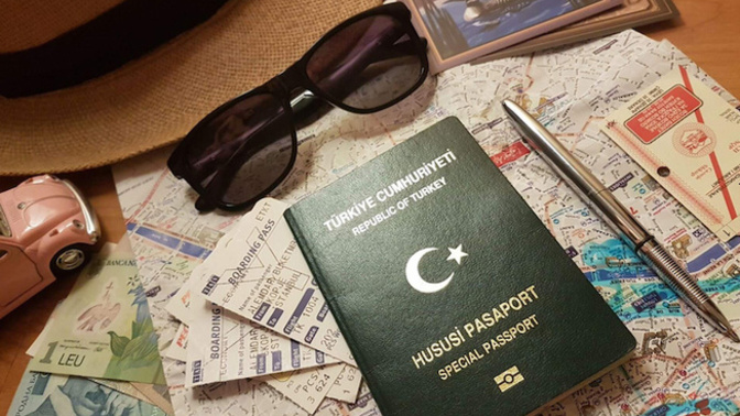 Sitede yeşil pasaportu olan var mı?