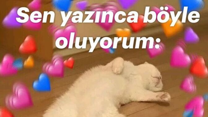 Mesajını görünce yüzünü gülümseten biri var mı?