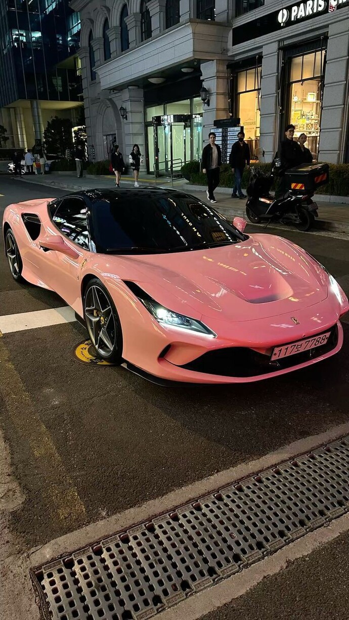 Ömrünüzde tek bir araba alma şansınız olsa hangi marka model ve hangi renk olurdu?