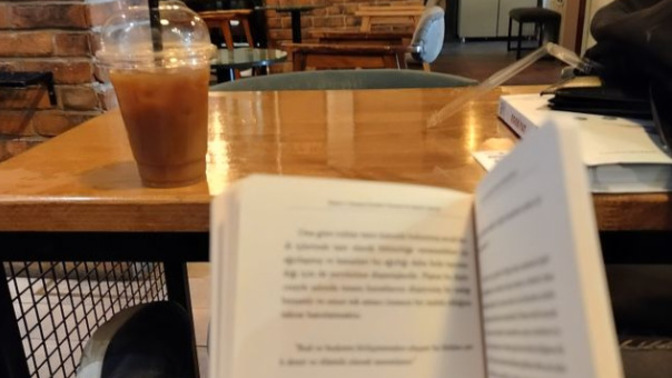 Kitap okurken nasıl bir ortam tercih edersin?