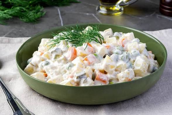 Şu yaşımda yeni öğrendim Rus salatasına mayonez mi konur ?