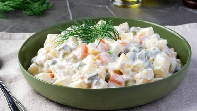 Şu yaşımda yeni öğrendim Rus salatasına mayonez mi konur 🫪?