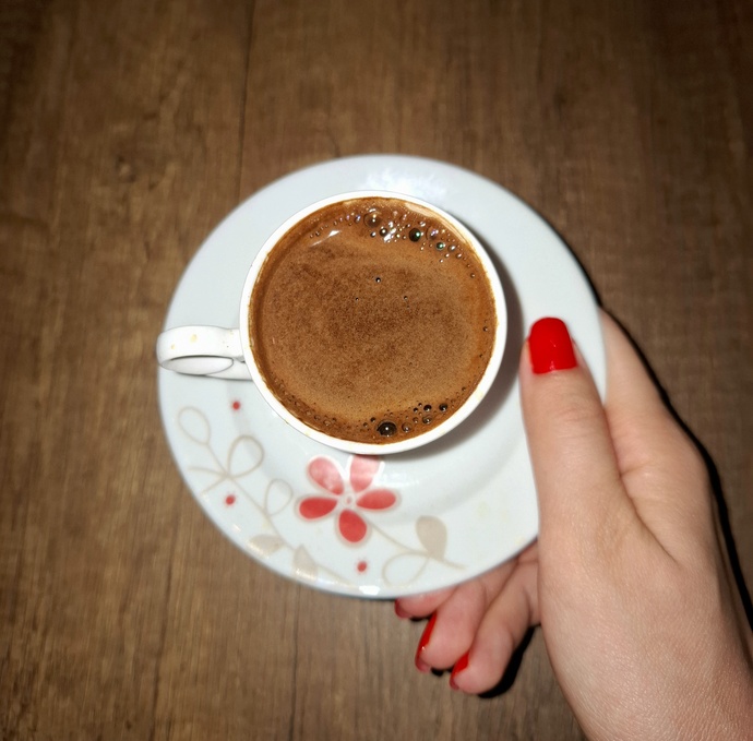 Günaydın canlar kahve içiyorum siz ne yapıyorsunuz neşeniz yerinde mi?