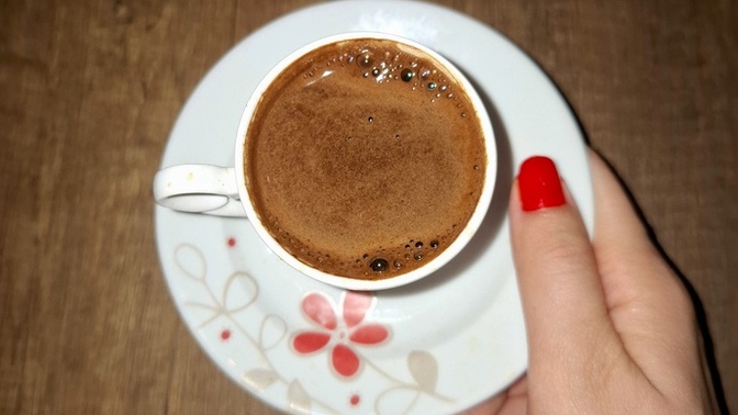 Günaydın canlar kahve içiyorum siz ne yapıyorsunuz neşeniz yerinde mi?