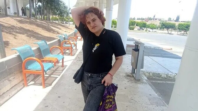 Bu kıza her yerde denk gelen tek kişi ben miyim? Tanıyan var mı bunu?