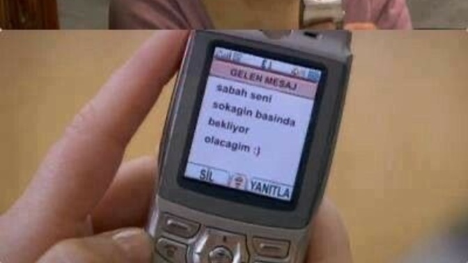 Sevgilinizin gece vakti arkadaşlarıyla dışarı çıkmasına karışır mısınız?